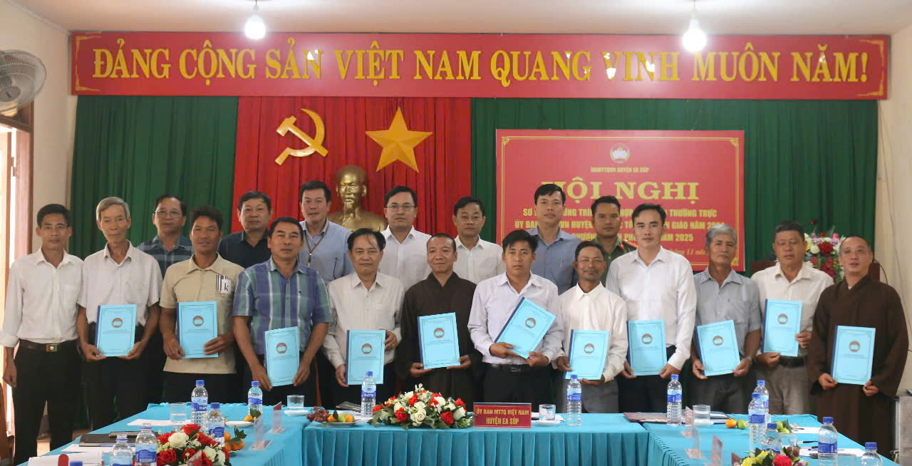 Sơ kết chương trình phối hợp giữa Uỷ ban Mặt trận Tổ quốc Việt Nam huyện với các tổ chức tôn giáo