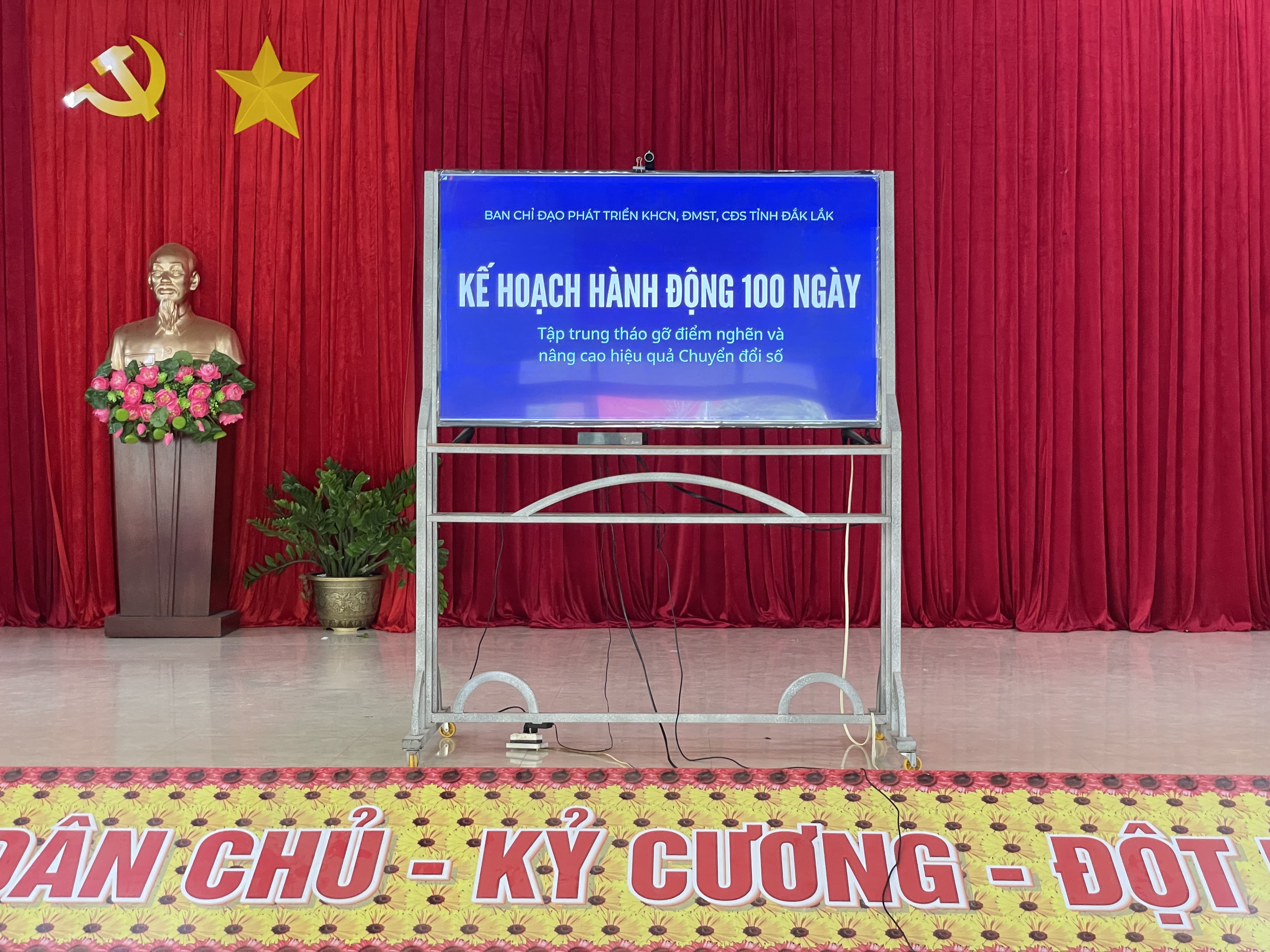 Xã Ea Bung tham dự Hội nghị phát động 100 ngày tháo gỡ điểm nghẽn, nâng cao hiệu quả chuyển đổi số