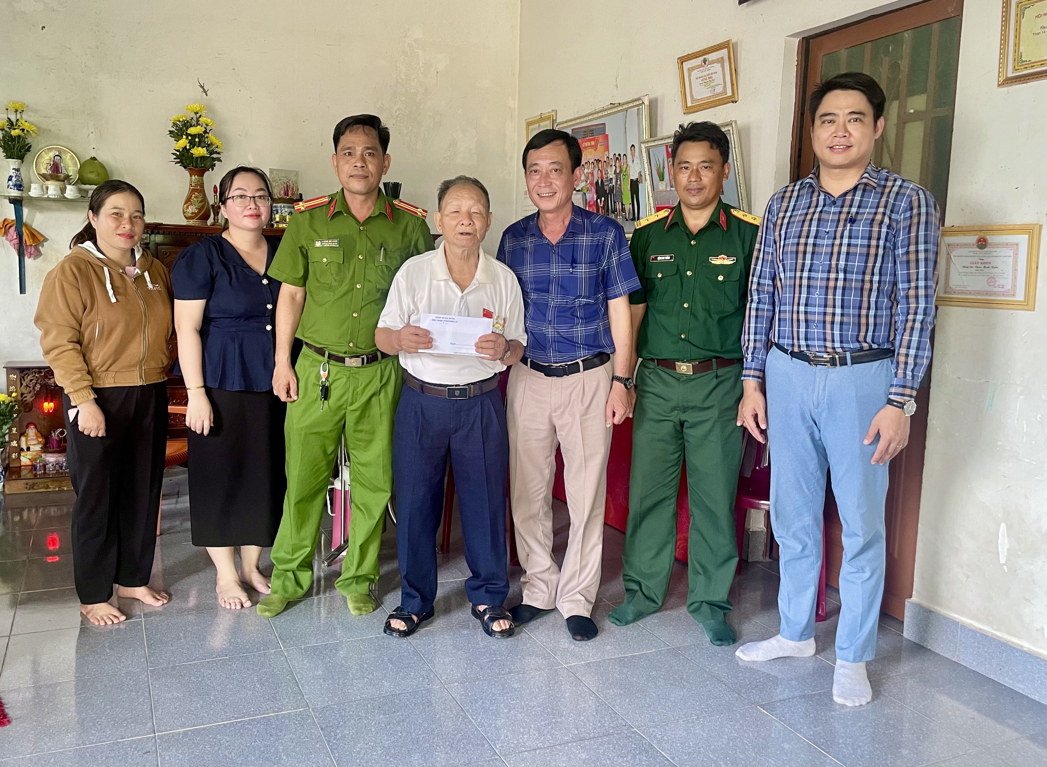 Xã Ea Bung chú trọng thực hiện công tác đền ơn đáp nghĩa