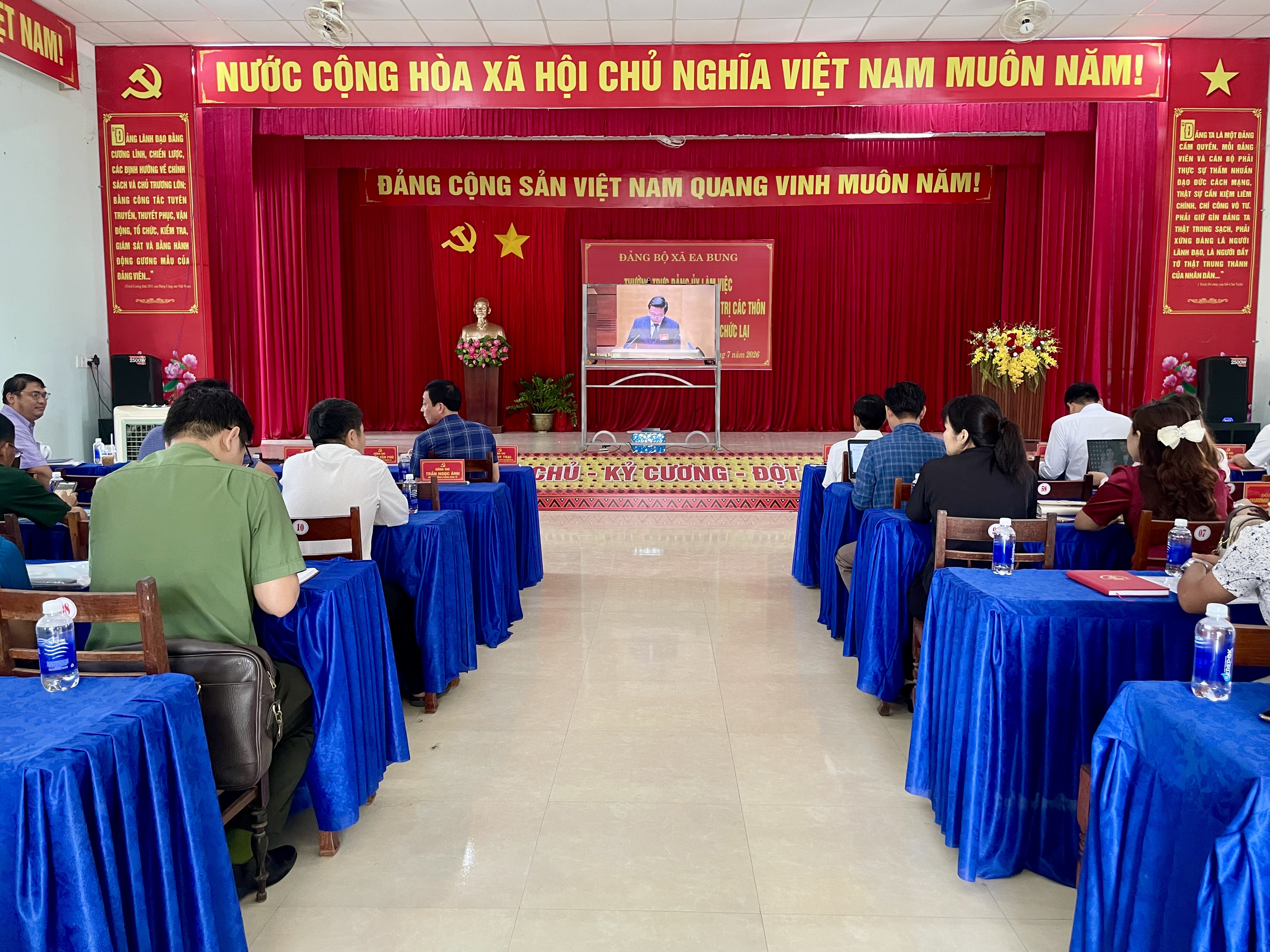 Xã Ea Bung tham dự Hội nghị toàn quốc nghiên cứu, học tập, quán triệt và triển khai thực hiện Nghị quyết Hội nghị lần thứ ba Ban Chấp hành Trung ương Đảng khóa XIV
