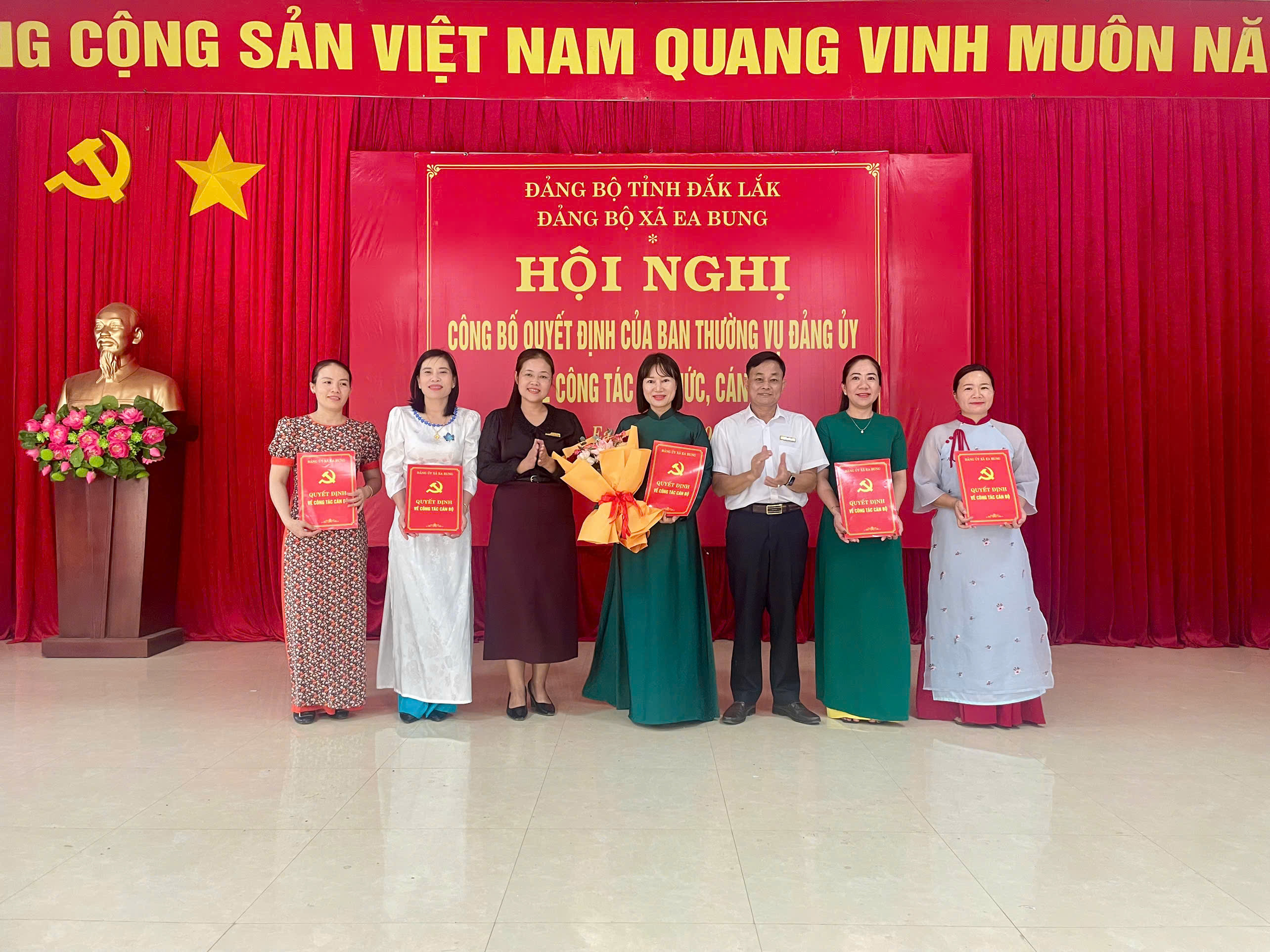Hội nghị công bố Quyết định của Ban Thường vụ Đảng uỷ về công tác tổ chức  cán bộ