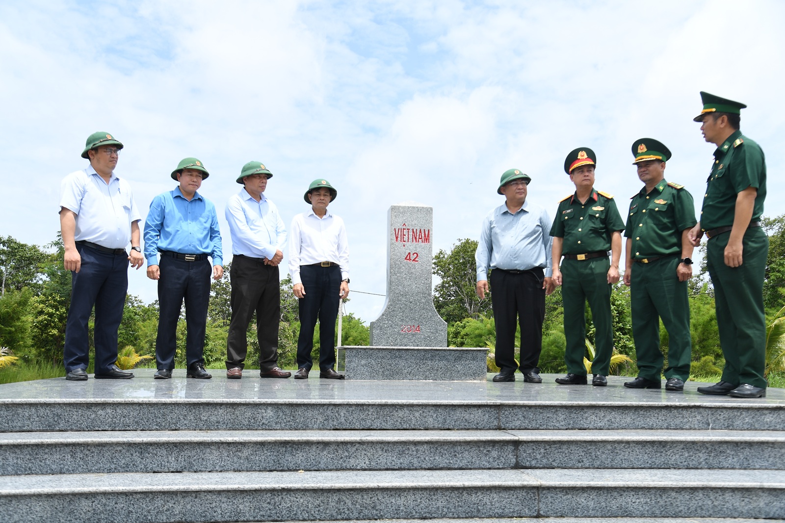 Khảo sát chuyên đề về bảo đảm quốc phòng, an ninh gắn với phát triển kinh tế - xã hội khu vực biên giới xã Ea Bung