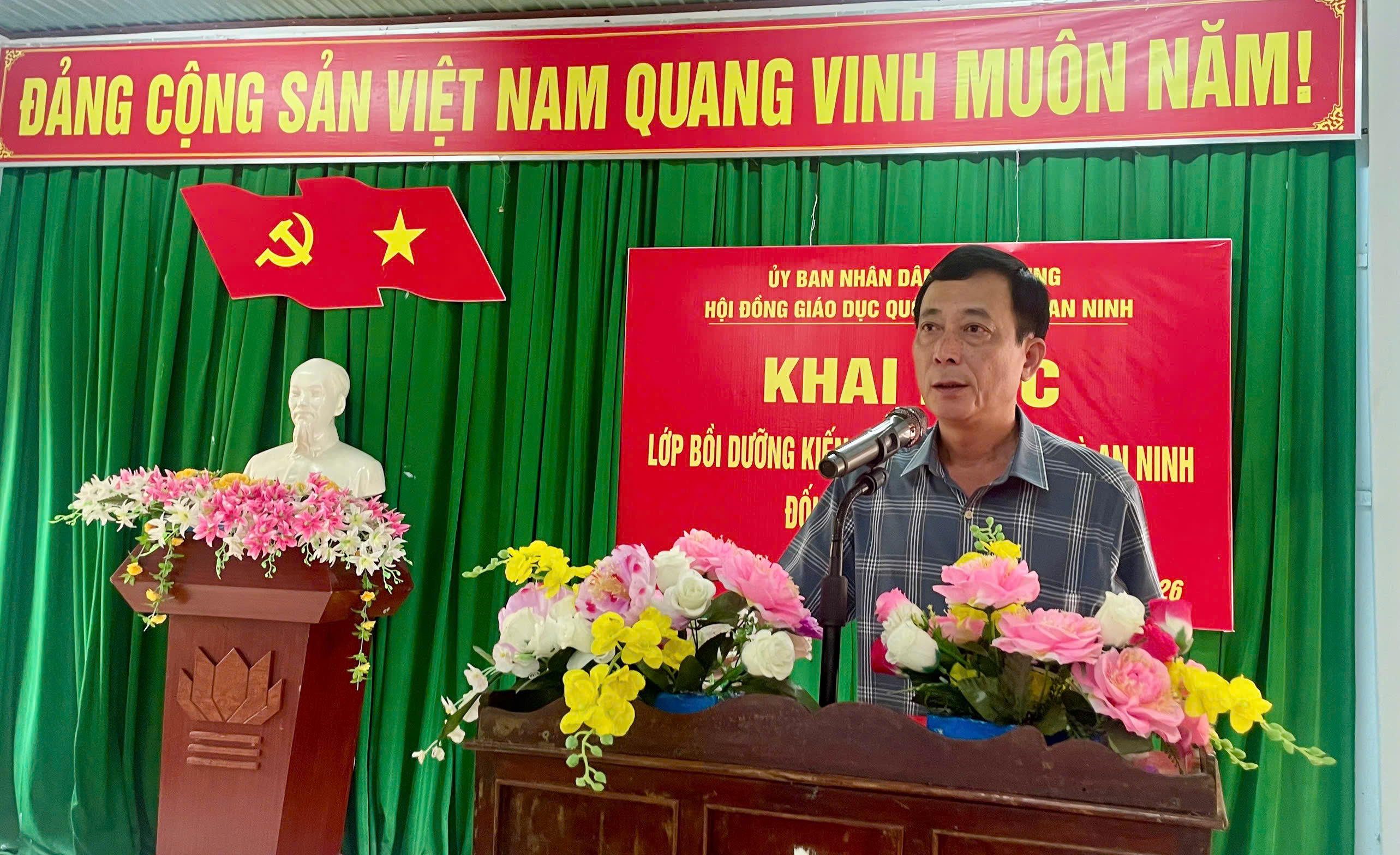 Hội đồng Giáo dục quốc phòng và an ninh xã Ea Bung khai mạc lớp bồi dưỡng kiến thức quốc phòng và an ninh đối tượng 4 năm 2026